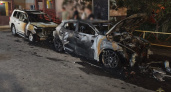 Два автомобиля сгорели ночью в Волгограде