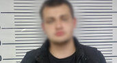 Перепутал этаж и устроил погром: волгоградец задержан за повреждение двери и автомобилей