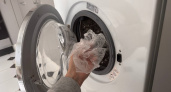 Узнала, зачем соседка кладет целлофановый пакет в стиральную машину — неожиданно полезный лайфхак