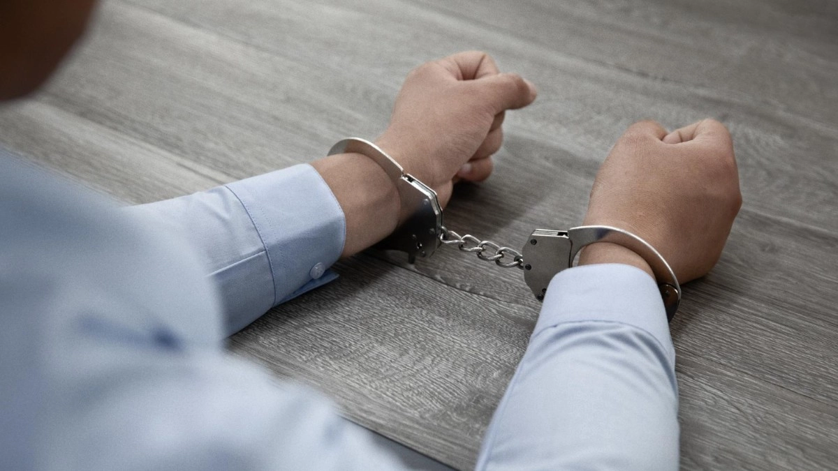 В Волгограде задержан 20-летний парень, который бросил об асфальт случайного прохожего