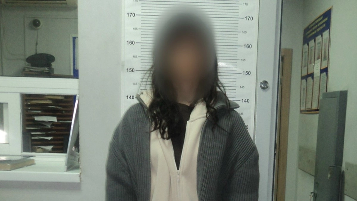 18-летняя волгоградка согласилась на нелегальный заработок и забрала деньги у сверстника