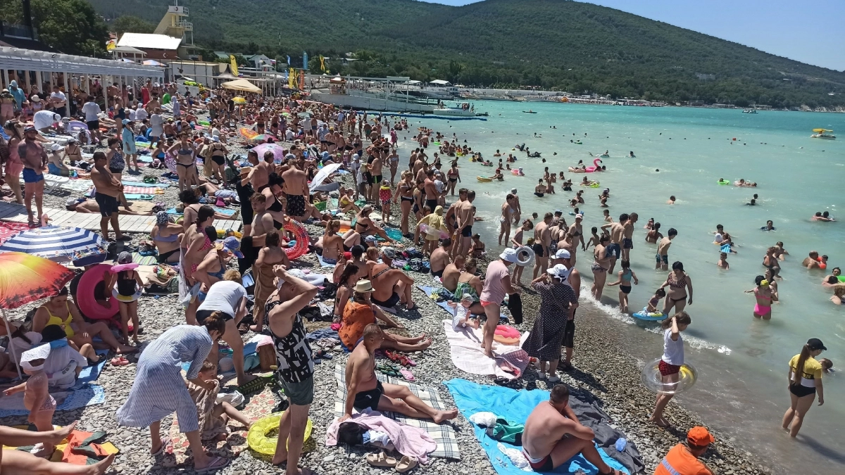 На наш Юг больше ни ногой, узнали про другое крутое место: вода как парное молоко, не хамят и в 3 раза дешевле, чем в Сочи