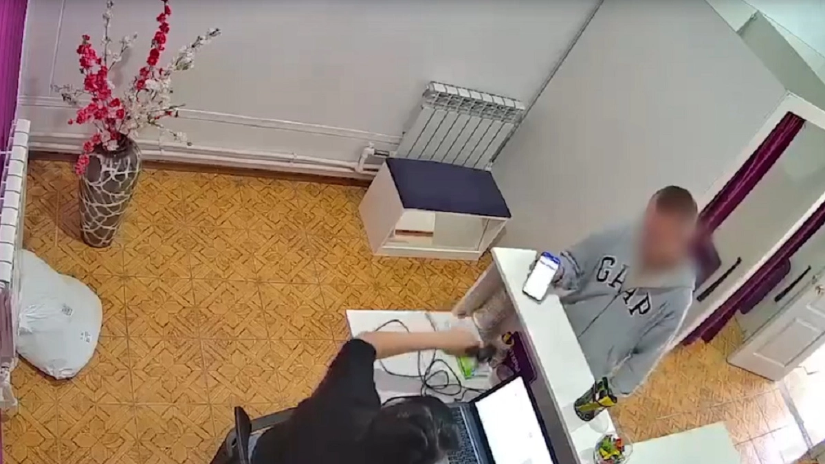 В Волжском 17-летний курьер украл чужой заказ с маркетплейса