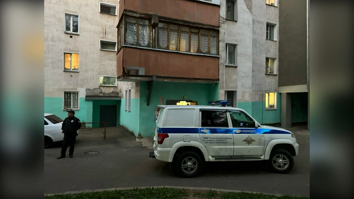 В Волжском четырехлетняя девочка выпала из окна пятого этажа
